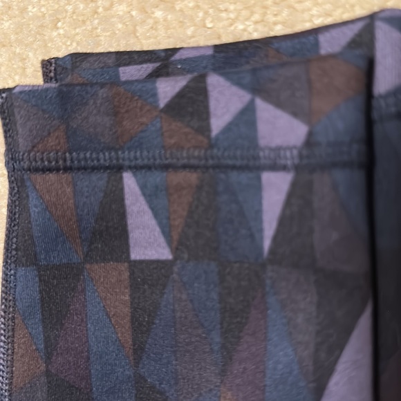 Lululemon purple geometric wunder unders leggings size 8 - Picture 10 of 10